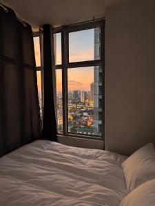 B-Makati 2BR River View , Full Kitchen , 2 Pools