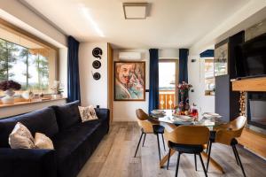 Dom Hrabiego Tatrzańska Polana with Mountain View, Private Jacuzzi & Free Parking by Downtown Apartments