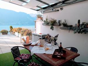 Frederic Lake View Apartment