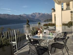 Frederic Lake View Apartment