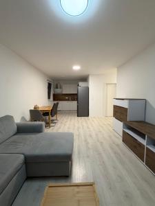 Bright apartment with Private Parking Garage