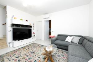 Casa Monti degli Olivi short-term rental house