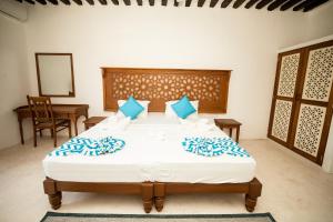 Behind the Fort Lamu by Mokawa