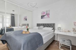 Klimatyzowany Apartament z Balkonem Miejscem do Pracy i Parkingiem by Renters Prestige