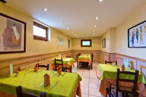 Hotels Logis - Hotel Restaurant Bellevue Annecy : photos des chambres