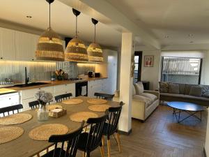 Casa en Laguna de Zapallar a pasos de la playa, recién remodelada