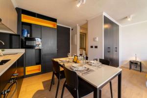 Chic Studio Retreat Steps from Costanera Center