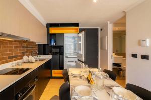 Chic Studio Retreat Steps from Costanera Center