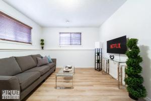 Chic Modern Vibes - Sleeps 6 - Netfix - Wifi - Long Stays