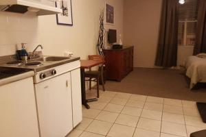 Cozy Little Studio #16 by Amazing Property Rentals - 4hvězdičkové hotely ve městě Gatineau