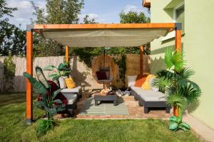 The Hajdu Hide-Away - Private Wellness Cottage with Hot Tub, Sauna & Garden