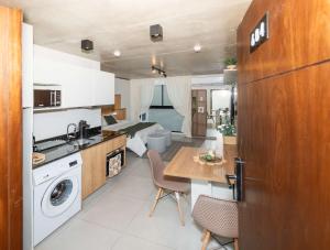 Las Carmelitas Studio - Pool Gym & City Views