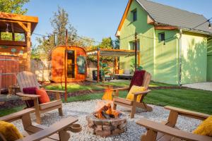 The Hajdu Hide-Away - Private Wellness Cottage with Hot Tub, Sauna & Garden