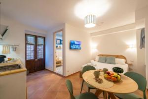 Roccaura - Apartments in Cefalù Old Town