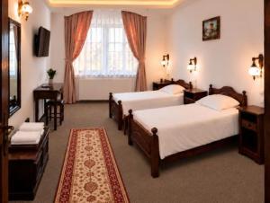 Millenium Castle Sibiu - Parking on Site - BIKERS Haven in the Heart of Romanias Legendary Roads - Rest in Comfort #