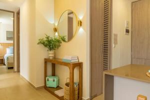 Sereno Stays 3BR Apartment with Mountain View and Beach Gear Included