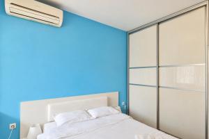 Central gem for 2 next to beach