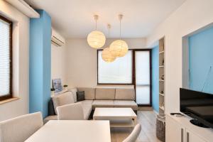 Central gem for 2 next to beach