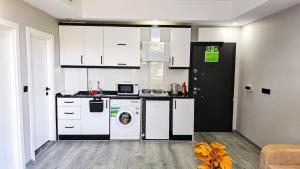 Cozy Pool Apartment Near Lara Beach Airport
