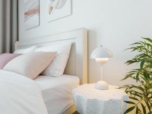 1 Minute Walk to Hongdae Shopping Street Newly Built Duplex with Elevator