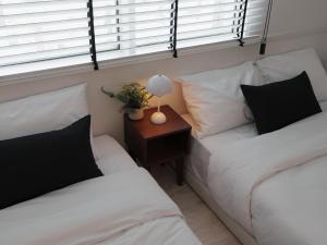 1 Minute Walk to Hongdae Shopping Street Newly Built Duplex with Elevator