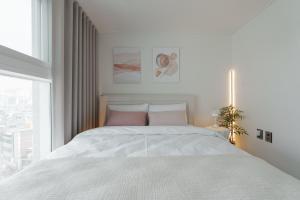 1 Minute Walk to Hongdae Shopping Street Newly Built Duplex with Elevator
