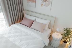 1 Minute Walk to Hongdae Shopping Street Newly Built Duplex with Elevator