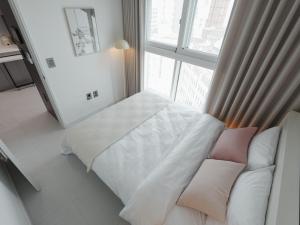 1 Minute Walk to Hongdae Shopping Street Newly Built Duplex with Elevator