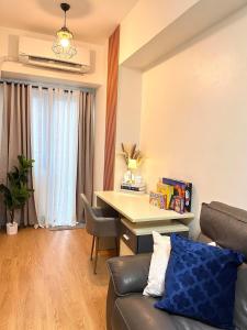 Modern 1BR with Pool near Greenfield Megamall & Edsa