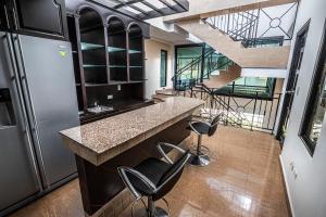 Breathtaking Views Mansion w King Beds