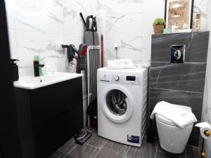 Apartment with air conditioning, pool, sauna