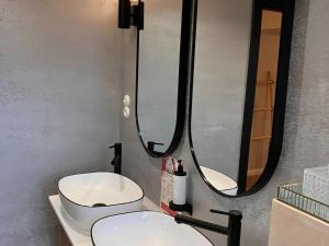 Comfortable Jacuzzi Apartment for 8 in Stezyca