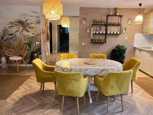Comfortable Jacuzzi Apartment for 8 in Stezyca