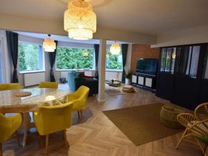 Comfortable Jacuzzi Apartment for 8 in Stezyca
