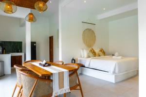 Cozy Apartment with Shared Pool in Berawa Canggu