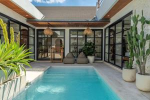 Casa Libra - Chic 2BR Villa with Private Pool and Rooftop in Pererenan