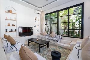 Casa Libra - Chic 2BR Villa with Private Pool and Rooftop in Pererenan
