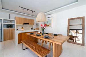 Casa Libra - Chic 2BR Villa with Private Pool and Rooftop in Pererenan