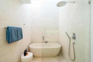 Casa Libra - Chic 2BR Villa with Private Pool and Rooftop in Pererenan