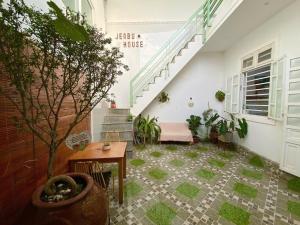 Homestay nhà vườn nguyên căn sát biển