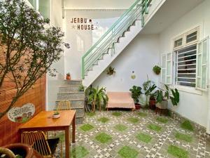 Homestay nhà vườn nguyên căn sát biển