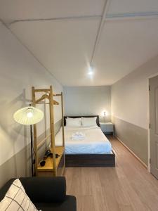 Studio 1 Bed - fast wifi MRT Sutthisarn 302