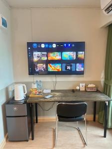 Studio 1 Bed - fast wifi MRT Sutthisarn 302