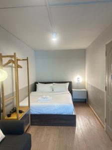 Studio 1 Bed - fast wifi MRT Sutthisarn 302
