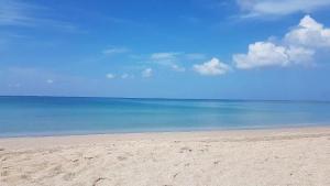 Lanta white sand beach guesthouse khlongnin