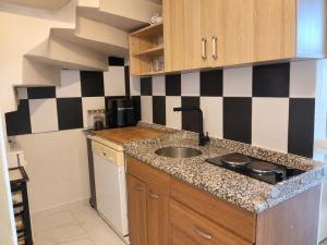 apartment with garden 9 km from the airport