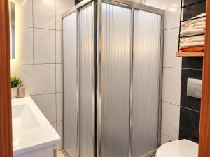 apartment with garden 9 km from the airport