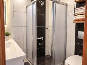 apartment with garden 9 km from the airport