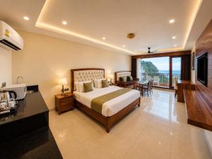 The Grand Elora A Luxury Stay with Swimming pool & Parking