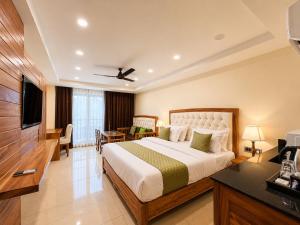 The Grand Elora A Luxury Stay with Swimming pool & Parking